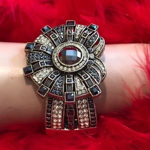 Heidi Daus 🆕 “Decolicious” Swarovski Crystals cuff clamper bracelet